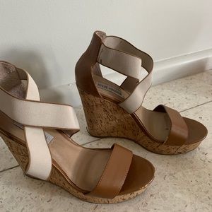 Wedge Steve Madden Sandal, VGUC
